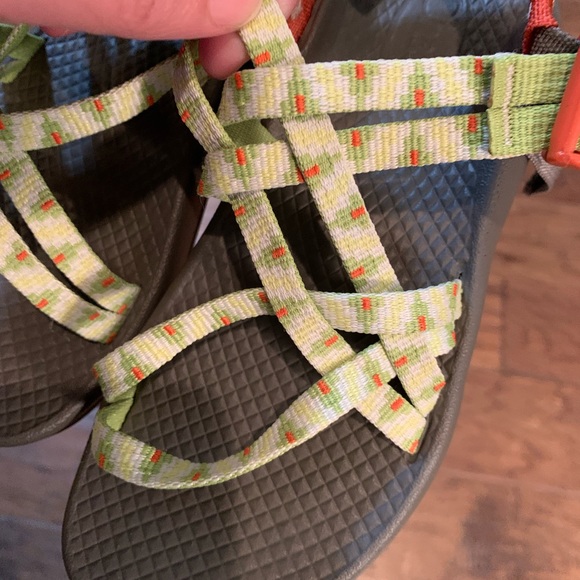 EUC (worn once) Girls Chaco Sandals. Great for hiking/Walking! - Picture 2 of 6